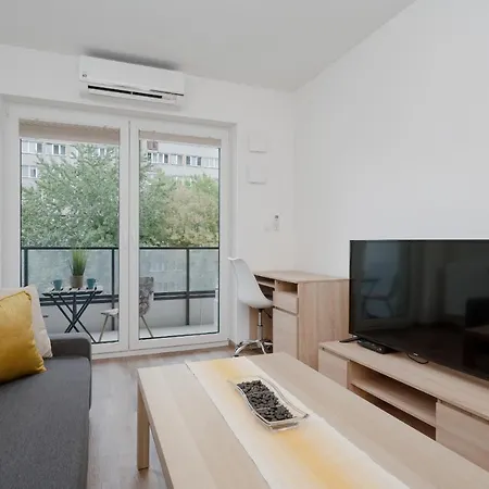 Apartment Legnicka With Parking By Renters