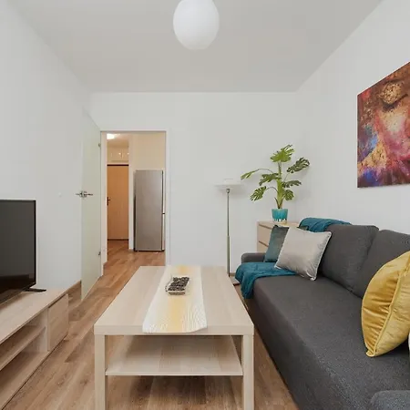 Legnicka With Parking By Renters Apartment Wroclaw