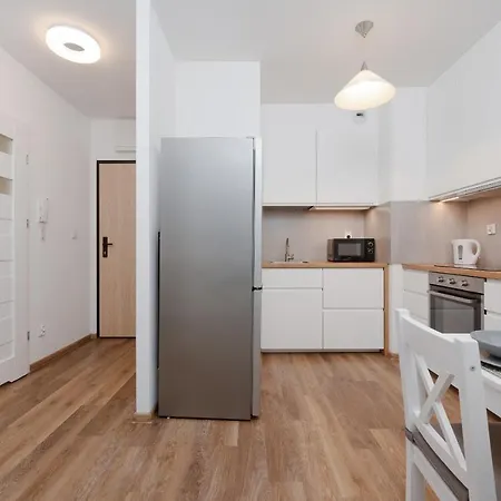 Legnicka With Parking By Renters *