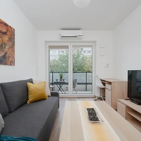 Legnicka With Parking By Renters Wroclaw
